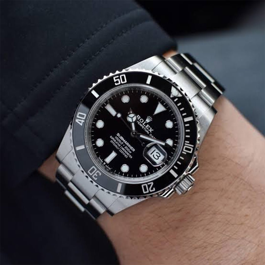 RolexSubmarinerSilverBlackMetalWatch1080X1080_1.jpg